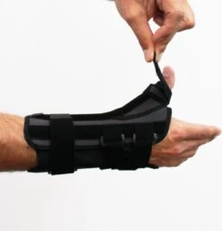 Thuasne Ligaflex Manu Duimbrace / Polsspalk - 3 - Rechts - Zwart -Merkloos Winkel 1152x1200 23