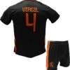 Virgil Van Dijk Nederlands Elftal Voetbaltenue Uit Zwart | Imitatie Voetbal Shirt + Broekje Set - EK/WK Tenue | Maat S (164) 2 Virgil Van Dijk Nederlands Elftal Voetbaltenue Uit Zwart | Imitatie Voetbal Shirt + Broekje Set - EK/WK Tenue | Maat S (164) -Merkloos Winkel 1169x1200 2
