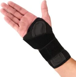 Novamed Lichtgewicht Polsbrace - Zwart - Links -Merkloos Winkel 1185x1200 39