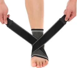 Enkelbrace - Enkel Bandage - Voet Brace - Enkel Brace - Enkelsteun - Enkelondersteuning - Neopreen - Comfort Fit - Zwart - Universeel - Maat M