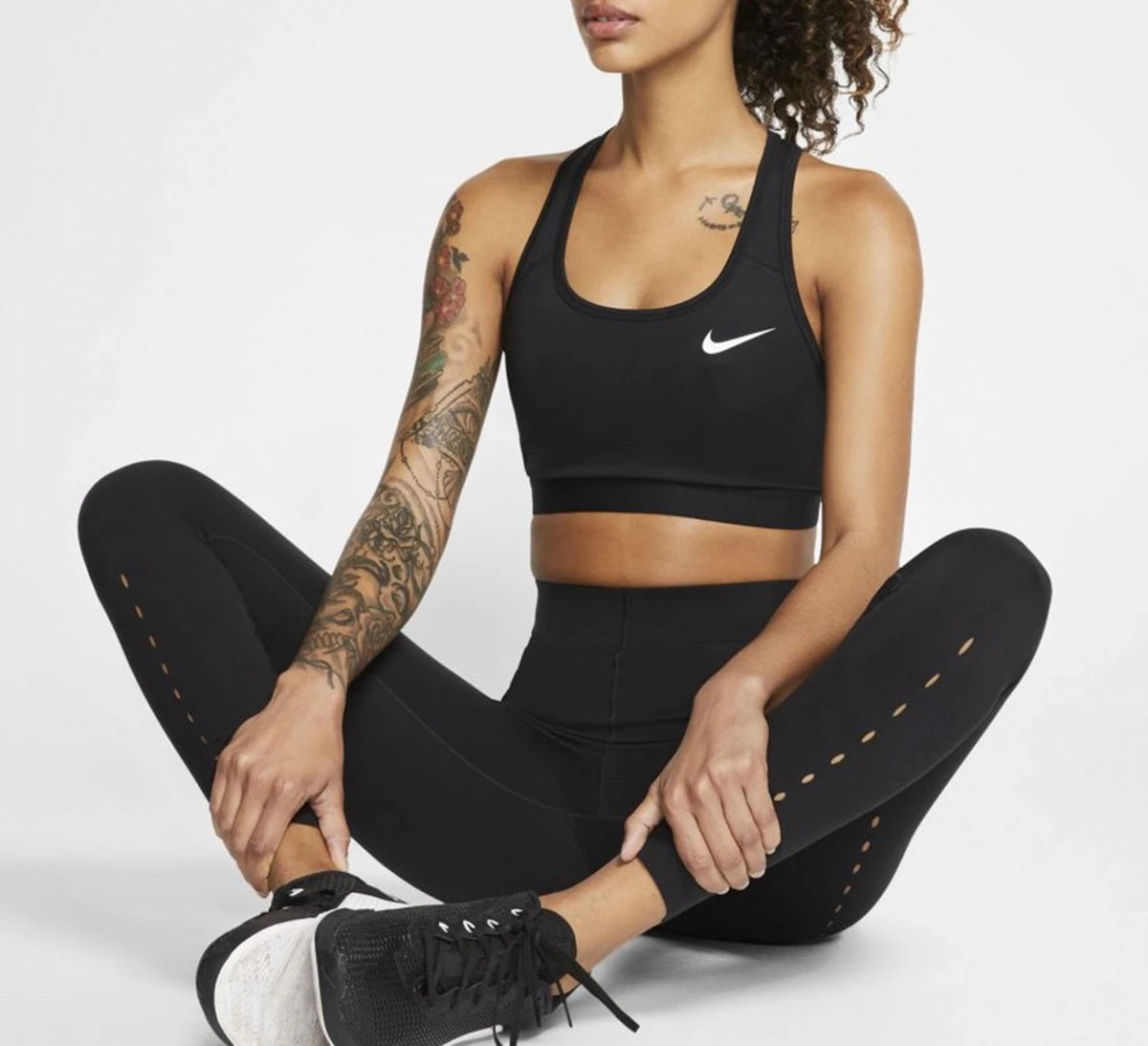 Nike W NK DF SWSH BAND NONPDED BRA Dames Sportbeha - Maat XS 8 Nike W NK DF SWSH BAND NONPDED BRA Dames Sportbeha - Maat XS - Afbeelding 6