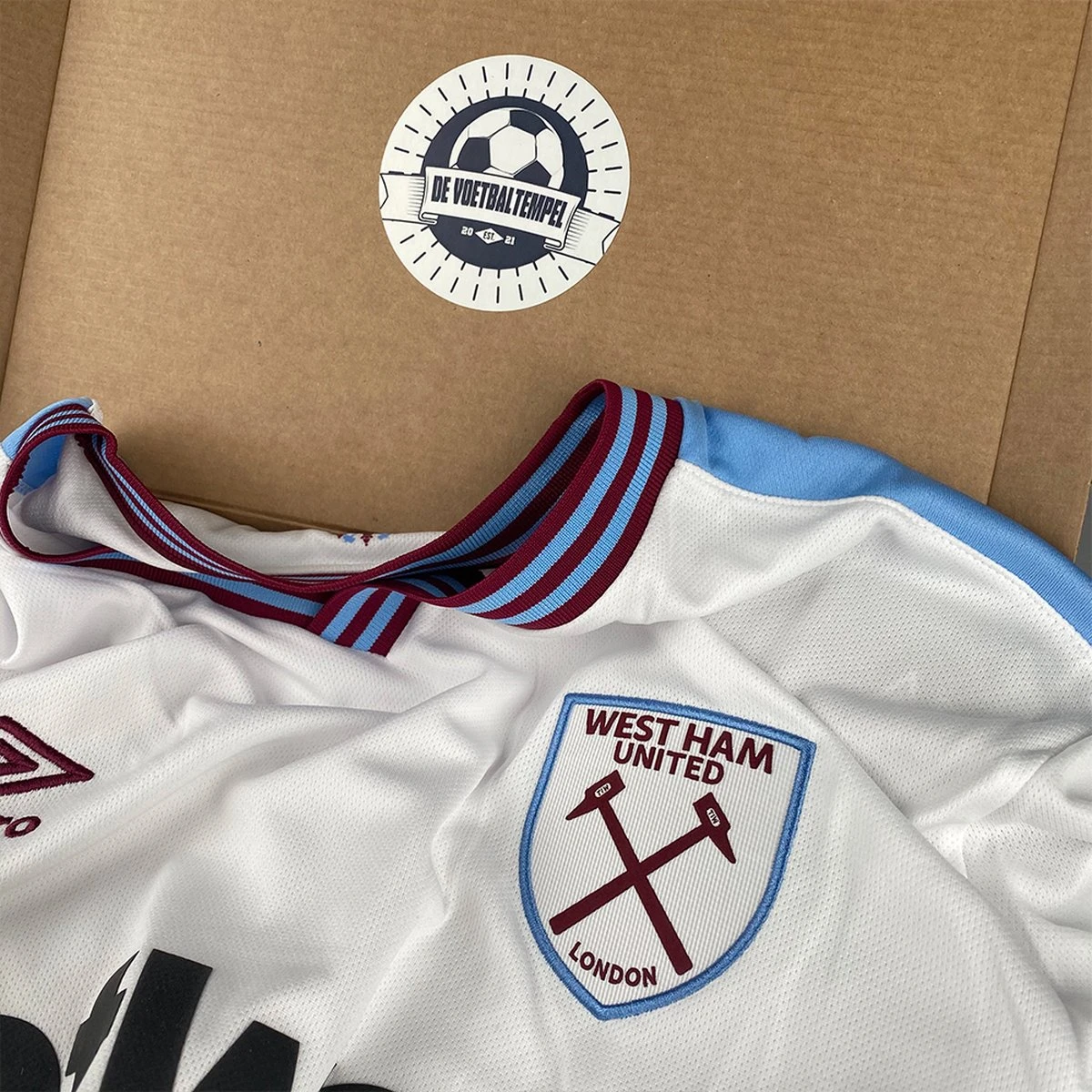 Merkloos Mystery Wedstrijdshirt - Mystery Voetbalshirt - Mystery Box Voetbalshirt - Voetbalshirt Man - Voetbal - Voetbal Cadeau - Mystery Kit - Heren - S - M - L - XL 5 Merkloos Mystery Wedstrijdshirt - Mystery Voetbalshirt - Mystery Box Voetbalshirt - Voetbalshirt Man - Voetbal - Voetbal Cadeau - Mystery Kit - Heren - S - M - L - XL - Afbeelding 3