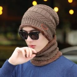 Merkloos Gebreide Beanie Muts En Sjaal Set | Warme Bonnet Winter Muts Met Colsjaal Nekwarmer | Halswarmer Wintermuts Wol Gevoerd | Warme & Zachte Fleece Voering | Unisex | Voor Dames En Heren | Volwassenen - Kaki - Khaki | Valentijn Cadeautje Voor Hem En Haar