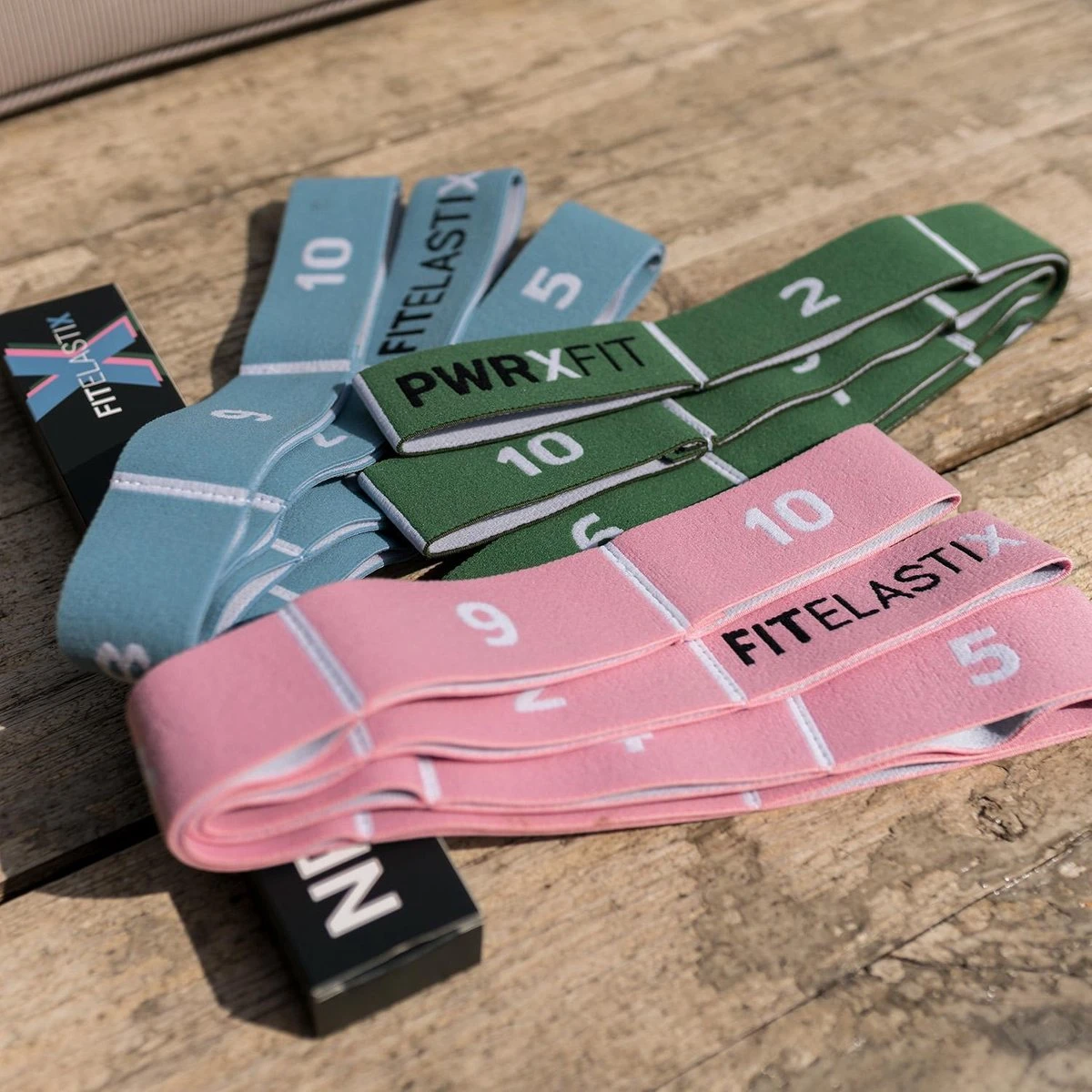 FITELASTIX® Premium Weerstandsband Lang - Voor Elk Niveau - Alles In 1 - Full Body - Resistance Band - Fitness Elastiek - Sport Elastiek Fitness - Met Handvatten - Inclusief Instructievideo's - Roze 14 FITELASTIX® Premium Weerstandsband Lang - Voor Elk Niveau - Alles In 1 - Full Body - Resistance Band - Fitness Elastiek - Sport Elastiek Fitness - Met Handvatten - Inclusief Instructievideo's - Roze - Afbeelding 12