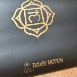 Flowin'Motion® Studio Yoga Mat - Superieure Grip - Extra Breed En Lang - Fitness Mat - Anti Slip - Sport Mat - Natuur Rubber - Planeetvriendelijk - Zwart Met Goud - 185cm X 68cm X 4,2mm -Merkloos Winkel 1200x1200 3488