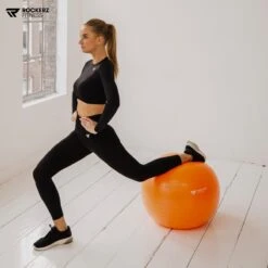 Rockerz Fitness® - Yoga Bal Inclusief Pomp - Pilates Bal - Fitness Bal - Zwangerschapsbal - Goede Houding Bij Het Thuiswerken - 65 Cm - Kleur: Oranje -Merkloos Winkel 1200x1200 3809
