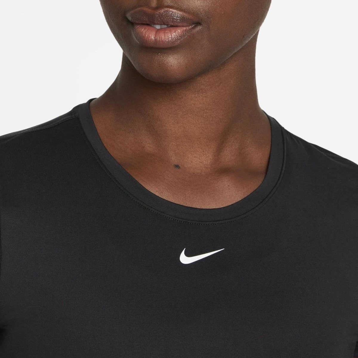 Nike One Dri-FIT Ss Slim Sportshirt - Dames - Zwart - Maat M 4 Nike One Dri-FIT Ss Slim Sportshirt - Dames - Zwart - Maat M - Afbeelding 2