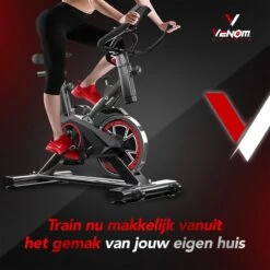 Venom Sports Hometrainer Fiets – Fitness Fiets – Professionele Indoor Cycle Met Lage Instap – Hometrainer Fitness – Hoge Stabiliteit – Spinningfiets – Cardio Bike – LCD Scherm – Verstelbaar – V-belt Aandrijving – Tot 175cm En 150kg – Zwart/Rood -Merkloos Winkel 1200x1200 5049
