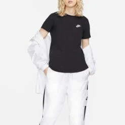 Nike Sportswear Club Dames T-Shirt - Zwart - Maat M 13 Nike Sportswear Club Dames T-Shirt - Zwart - Maat M -Merkloos Winkel 1200x1200 519