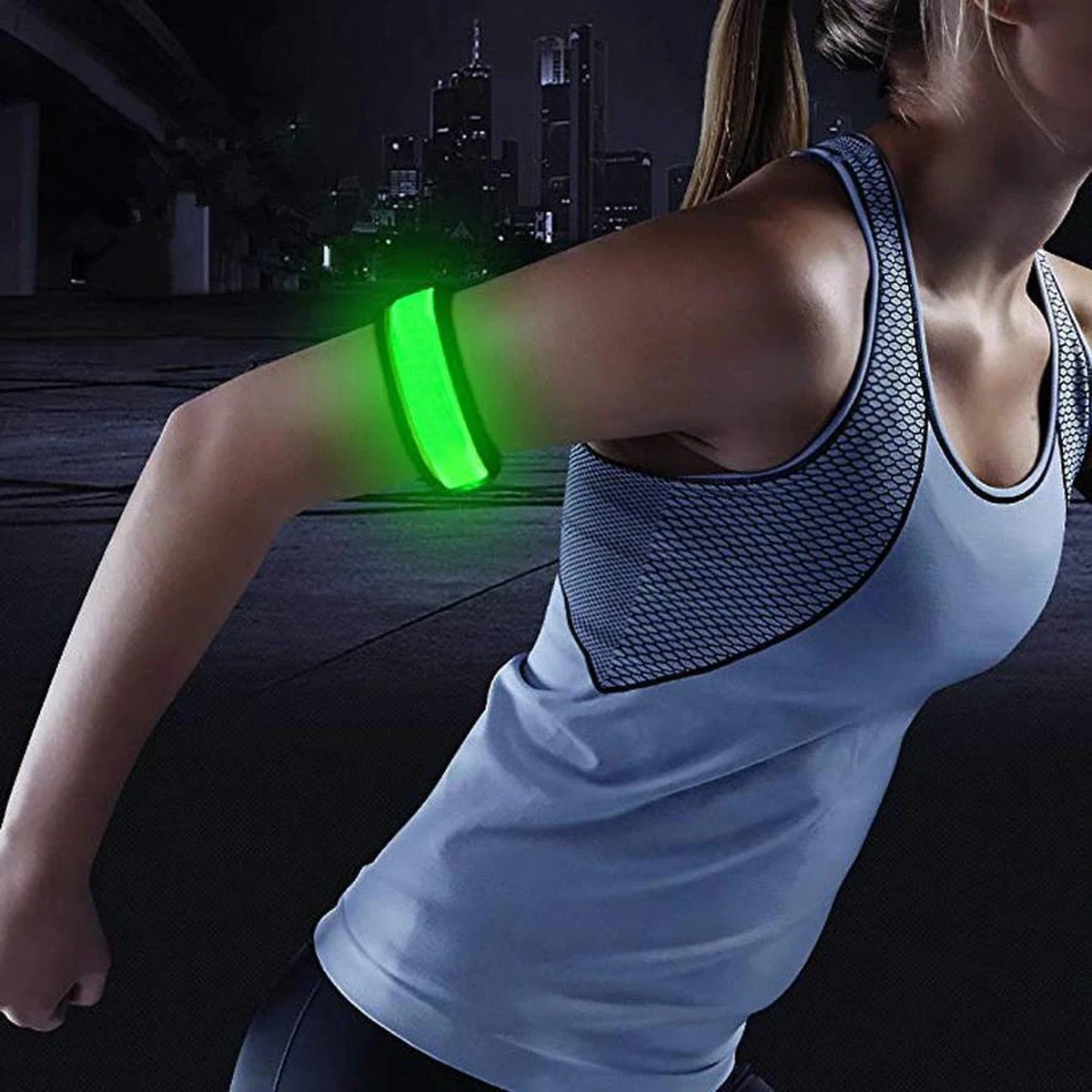 2 Stuks Led Verlichte Armband (rood) Voor Sportievelingen Die Hardlopen, Fietsen En Wandelen En Verder Iedereen Die In Het Donker Gezien Wil Worden - Sport Armband - Hardloop Verlichting Lampjes - Veiligheidsband - Reflecterende Armband 4 2 Stuks Led Verlichte Armband (rood) Voor Sportievelingen Die Hardlopen, Fietsen En Wandelen En Verder Iedereen Die In Het Donker Gezien Wil Worden - Sport Armband - Hardloop Verlichting Lampjes - Veiligheidsband - Reflecterende Armband - Afbeelding 2