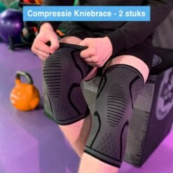 Revasupply™ - Kniebraces - 2 Stuks - Maat L - Knie Bandage - Knie Sleeve - Knie Compressie - Blessures - Sport - Unisex - Zwart/grijs - 42-46 Cm - Inclusief E-book -Merkloos Winkel 1200x1200 7229