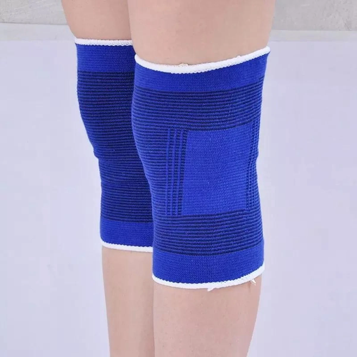 LOUZIR Kniebrace - Zeer Effectief - Unisex - Brace Knie - Knee Support - Brace Voor Knie - Knie Compressie - Knee Support Sleeve - Knie Bescherming - Massage Band - Support Sleeve - Compressie Knie - Goed Tegen Knieklachten - One Size - Blauw 11 LOUZIR Kniebrace - Zeer Effectief - Unisex - Brace Knie - Knee Support - Brace Voor Knie - Knie Compressie - Knee Support Sleeve - Knie Bescherming - Massage Band - Support Sleeve - Compressie Knie - Goed Tegen Knieklachten - One Size - Blauw - Afbeelding 9
