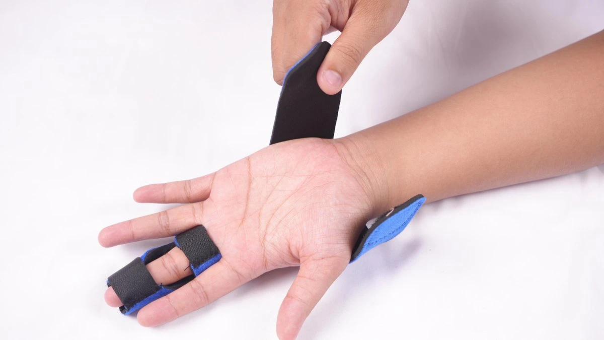 Labi - Vingerspalk - Vingerbrace - Handbrace - Universeel - Spalk 4 Labi - Vingerspalk - Vingerbrace - Handbrace - Universeel - Spalk - Afbeelding 2