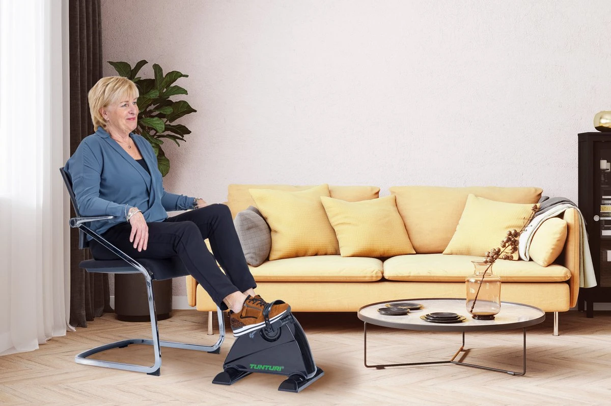 Tunturi Cardio Fit M50 Mobiliteitstrainer - Elektrische Stoelfiets - Bevorderd Revalidatie En Bloedcirculatie - Gemotoriseerd - Arm En Beentrainer - Voor Senioren 6 Tunturi Cardio Fit M50 Mobiliteitstrainer - Elektrische Stoelfiets - Bevorderd Revalidatie En Bloedcirculatie - Gemotoriseerd - Arm En Beentrainer - Voor Senioren - Afbeelding 4