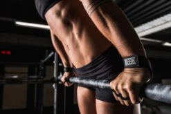 Reeva Kangaroo Grips - Maat M - Crossfit Grips Met Een Korte Strap - Crossfit Handschoenen Geschikt Voor Powerlifting, Fitness En Bodybuilding - Crossfit Grips Voor Heren En Dames 17 Reeva Kangaroo Grips - Maat M - Crossfit Grips Met Een Korte Strap - Crossfit Handschoenen Geschikt Voor Powerlifting, Fitness En Bodybuilding - Crossfit Grips Voor Heren En Dames -Merkloos Winkel 1200x800 398