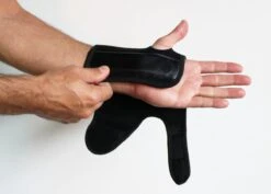 Polsbrace - Polssteun - Rechts - Universele Deluxe Carpaal Tunnel Syndroom Polsbrace - Zwart 23 Polsbrace - Polssteun - Rechts - Universele Deluxe Carpaal Tunnel Syndroom Polsbrace - Zwart -Merkloos Winkel 1200x862 14