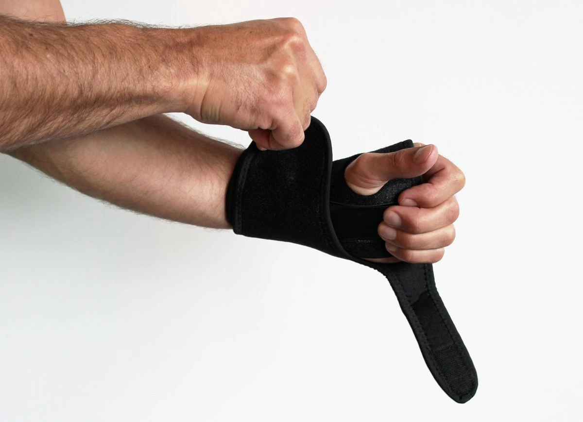 Polsbrace - Polssteun - Rechts - Universele Deluxe Carpaal Tunnel Syndroom Polsbrace - Zwart 14 Polsbrace - Polssteun - Rechts - Universele Deluxe Carpaal Tunnel Syndroom Polsbrace - Zwart - Afbeelding 12