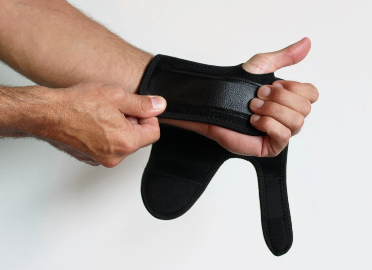 Polsbrace - Polssteun - Rechts - Universele Deluxe Carpaal Tunnel Syndroom Polsbrace - Zwart 12 Polsbrace - Polssteun - Rechts - Universele Deluxe Carpaal Tunnel Syndroom Polsbrace - Zwart - Afbeelding 10