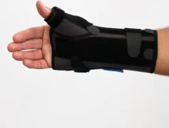 Thuasne Ligaflex Manu Duimbrace / Polsspalk - 3 - Rechts - Zwart -Merkloos Winkel 1200x908 10