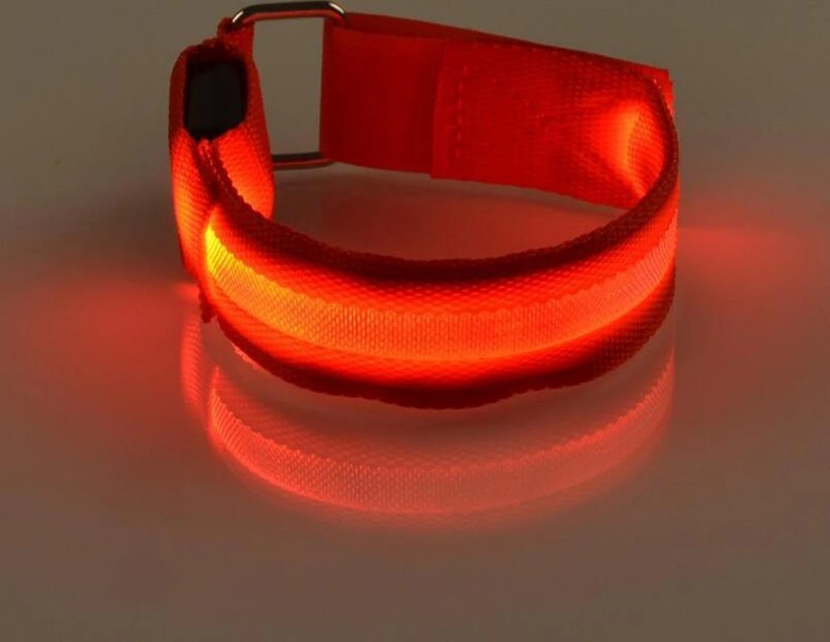 2 Stuks Led Verlichte Armband (rood) Voor Sportievelingen Die Hardlopen, Fietsen En Wandelen En Verder Iedereen Die In Het Donker Gezien Wil Worden - Sport Armband - Hardloop Verlichting Lampjes - Veiligheidsband - Reflecterende Armband 3 2 Stuks Led Verlichte Armband (rood) Voor Sportievelingen Die Hardlopen, Fietsen En Wandelen En Verder Iedereen Die In Het Donker Gezien Wil Worden - Sport Armband - Hardloop Verlichting Lampjes - Veiligheidsband - Reflecterende Armband