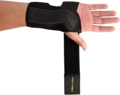 Novamed Lichtgewicht Polsbrace - Zwart - Links -Merkloos Winkel 1200x952 10