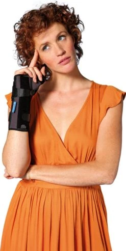 Thuasne Ligaflex Manu Duimbrace / Polsspalk - 2 - Rechts - Zwart -Merkloos Winkel 601x1200 9