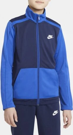 Nike Nike Sportswear Futura Trainingspak - Maat 134 - Unisex - Navy - Blauw -Merkloos Winkel 649x1200 2