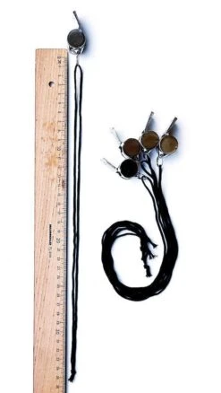 Now4you Metalen Scheidsrechterfluitje Met Koord - Zwart - 5 Stuks -Merkloos Winkel 677x1200 1