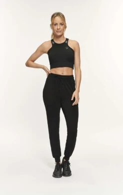 Active Panther T-shirt Jessy Tanktop Solid Black, Tanktop Voor Dames, Mouwloos, Sportbeha, Rouwen Hoge Hals Lange Sport Beha Racerback Crop Top Yoga Tanktop Met Ingebouwde Beha -Merkloos Winkel 758x1200 15