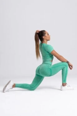 Mives® Sportlegging En Top - Yoga - Fitness Set - Scrunch Butt - Dames Legging - Sportkleding - Fashion Legging - Broeken - Gym Sports - Legging Fitness Wear - High Waist - GROEN - Maat M - KORTE MOUWEN -Merkloos Winkel 800x1200 159