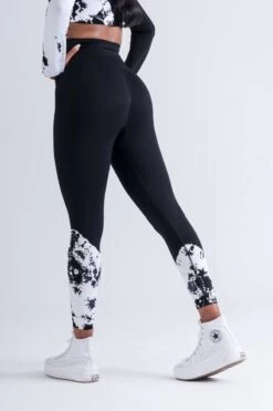 Mives® Sportlegging En Top - Yoga - Fitness Set - Scrunch Butt - Dames Legging - Sportkleding - Fashion Legging - Broeken - Gym Sports - Legging Fitness Wear - High Waist - ZWART BATIK - Maat M - LANGE MOUW -Merkloos Winkel 800x1200 170