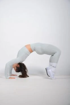 Mives® Sportlegging En Top - Yoga - Fitness Set - Scrunch Butt - Dames Legging - Sportkleding - Fashion Legging - Broeken - Gym Sports - Legging Fitness Wear - High Waist - LICHTGRIJZE - Maat M - LANGE MOUW -Merkloos Winkel 800x1200 213