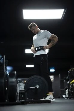 Reeva Zwart Lederen Carbon Powerlift Riem - Lever Belt - Maat M - Lever Belt Geschikt Voor Crossfit, Powerlifting, Fitness En Bodybuilding - Lifting Belt Voor Heren En Dames -Merkloos Winkel 800x1200 237