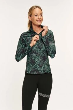 Active Panther Julia Zip Leo Top In De Kleur Groen, Dames Loopshirt Sport Training Shirt Met Lange Mouwen, -Merkloos Winkel 800x1200 269