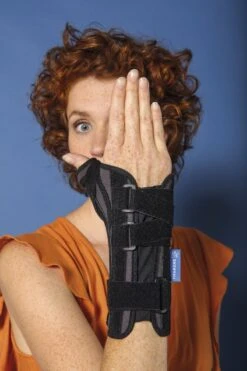 Thuasne Ligaflex Manu Duimbrace / Polsspalk - 2 - Links - Zwart -Merkloos Winkel 800x1200 324