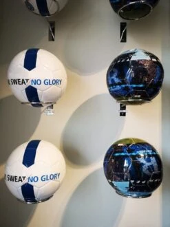 Balhouder Met Muurplaat. Deze Voetbal Houder Heeft Een Ring Met Een Diameter Van 12cm. -Merkloos Winkel 899x1200 23