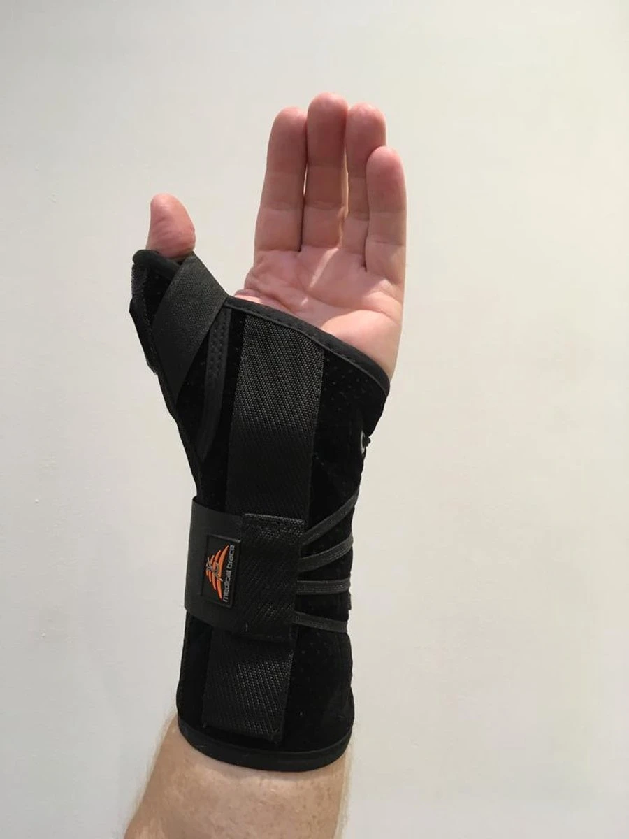 Polsduim Brace Van Medical Brace - Stevige Polssteun - Vingers Makkelijk Te Bewegen - Links - Maat M: Pols Omvang 16-18cm 3 Polsduim Brace Van Medical Brace - Stevige Polssteun - Vingers Makkelijk Te Bewegen - Links - Maat M: Pols Omvang 16-18cm