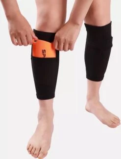 Merkloos Scheenbeschermer Sokjes Voetbal Zwart Maat M -Merkloos Winkel 915x1200 1