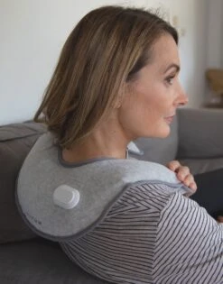 Lanaform Neck Warmer - Autonome Elektrische Warmwaterkruik Voor De Nek En Schouders - Langdurige, Behaaglijke Warmte Gedurende Meerdere Uren (3 Uur) - Klaar Voor Gebruik, Korte Oplaadtijd (15 Minuten) - Gemakkelijk Te Vervoeren En Te Gebruiken -Merkloos Winkel 940x1200 2