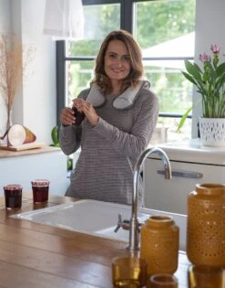 Lanaform Neck Warmer - Autonome Elektrische Warmwaterkruik Voor De Nek En Schouders - Langdurige, Behaaglijke Warmte Gedurende Meerdere Uren (3 Uur) - Klaar Voor Gebruik, Korte Oplaadtijd (15 Minuten) - Gemakkelijk Te Vervoeren En Te Gebruiken -Merkloos Winkel 940x1200 3