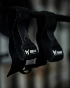 Thor Athletics - Wrist Wraps - Polsbrace 60cm - Extra Sterk - Zwart - Fitness - Krachttraining - Powerlifting - Bodybuilding - Bankdrukken -Merkloos Winkel 960x1200 180
